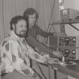 Associate Professor Brian Fraser from Physics - the University of Newcastle, Australia) and CSIRO representative