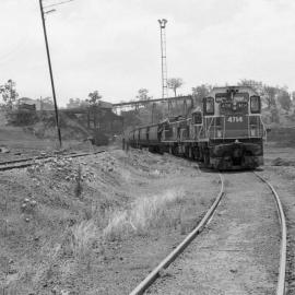 4714 and two other 47 class locos on a coal train at Muswellbrook No. 2 Colliery near St Heliers, NSW