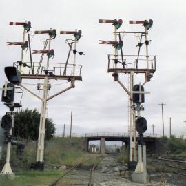 Bracket signals near Scholey Street.