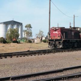 4705 shunting grain hoppers at the silos at Carrington.