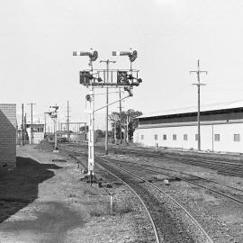 Bracket lower quadrant signals at Islington, NSW.