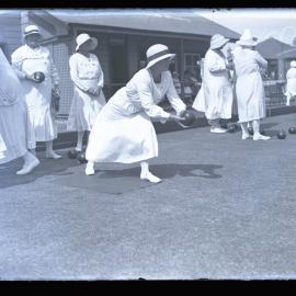Hamilton Ladies Bowls Club competing against a Sydney Club, 2 January 1933