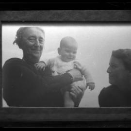 Edith Muriel Myers, John Myers and Beverley Myers,  Weybridge, Surrey, England, [c. May 1939]