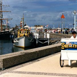 Ice cream vendor,  NSW, February 1989
