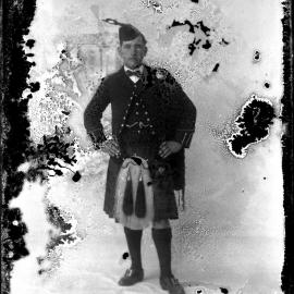 Kilted man, [n.d.]