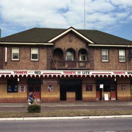 Hamilton Hotel, Hamilton, NSW, June 1986