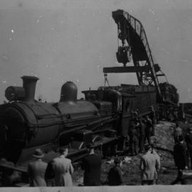 NSWGR C32 locomotive and accident crane, derailment scene, unidentified location, [n.d.]
