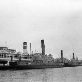 Tug Polaris, Showboat Sydney Queen, vehicular ferries Lurgurena, Koondooloo, Kooroongaba - Port Waratah, NSW, 27 December 1971