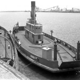 Showboat Sydney Queen, vehicular ferries Koondooloo, Kooroongaba - Port Waratah, Newcastle, NSW, 27 December 1971