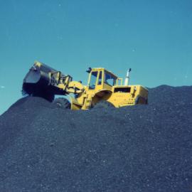 Gollan Port Services 966 stacking on stockpile, 1968