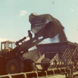 Gollan Port Services, "Richards Babies" Reg Blackburn loading, September 1974