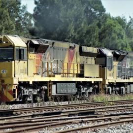 5022 and a 6000 class on unit 61 roll through Maitland on their way to Kooragang or Port Waratah, NSW, April 2011