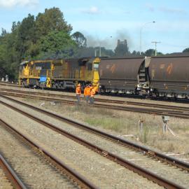 Aurizon 5004 and 5044 roll through Maitland on their way to Kooragang or Port Waratah, 8 April 2017