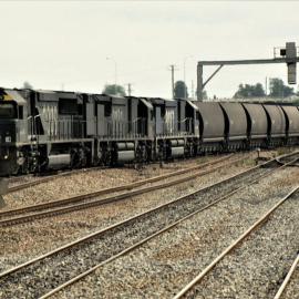 9009, 9016 and 9027 on unit 4 drifting onto the up coal road at Maitland, NSW, April 2015