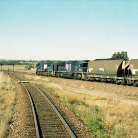 9005 and 9015 pass Mount Owen Junction on their way to Port Waratah or Kooragang.
