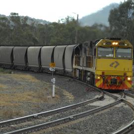 Aurizon 5023 and a classmate arriving at Werris Creek, NSW, 1 August 2015