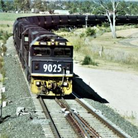 9025 heads unit 2 on a down coal train at Yarrawa, January 2014
