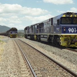 Light engines 9014 and 9021 cross 9018 and two classmates on unit 2 at Sandy Hollow, NSW