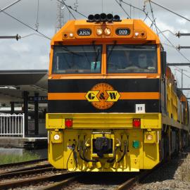 XRN009 and a classmate on unit 98 drift past Broadmeadow along the up relief road, Sansa was driving, 23 December 2018