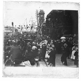 Crowd on Bond Street, Newcastle, NSW, May 1901