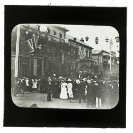 Crowd in front of the Great Northern Hotel, Newcastle NSW, May 1901