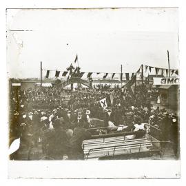 Honeysuckle dock crowd, Honeysuckle, NSW, May 1901
