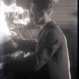 Gentleman playing the piano, [n.d.]