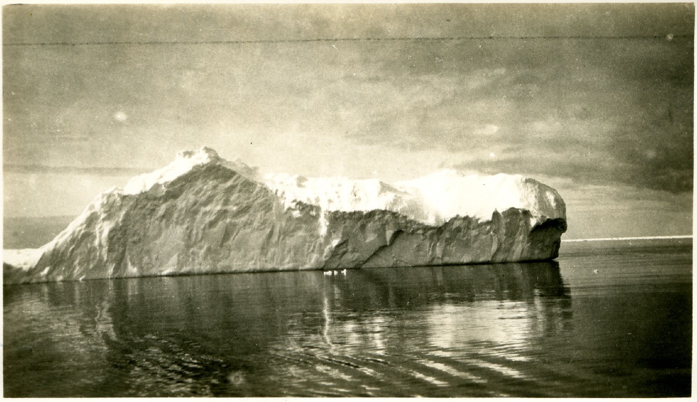 Tabular ice berg, Antarctica (20th December 1930?)
Photographer: W.E. Howard